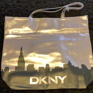 DKNY 👜